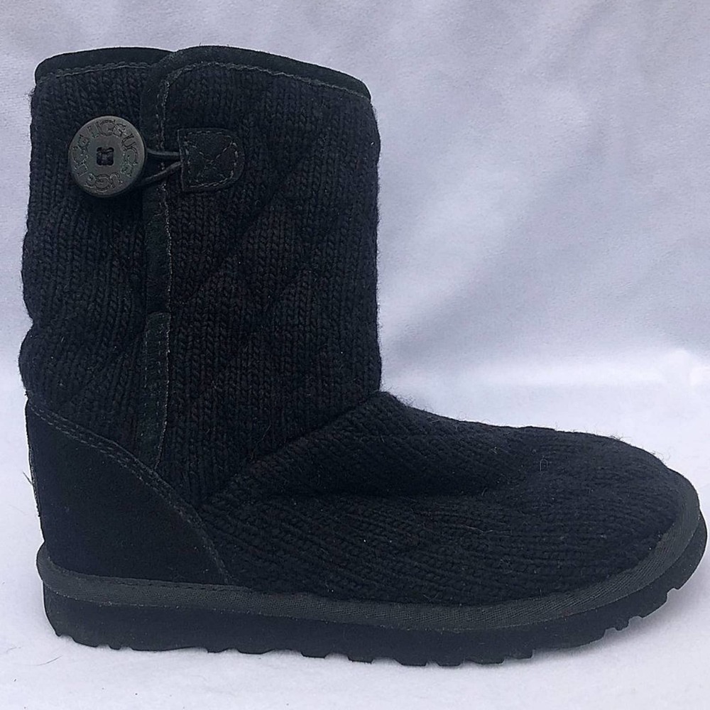 UGG Australia Mountain Black Quilted Short Boots - Picture 3 of 7